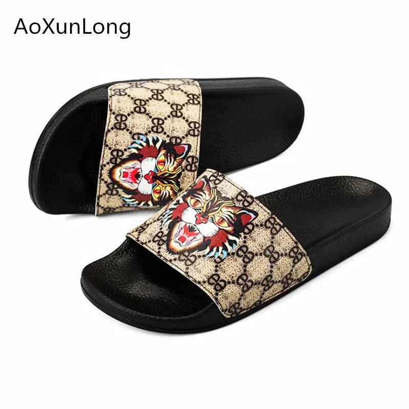 

Men Summer Floral Slippers Fashion Bee Outdoor Slippers Men Non-Slip Beach Slippers Bathroom Slides Home Slippers EU Size 39-45