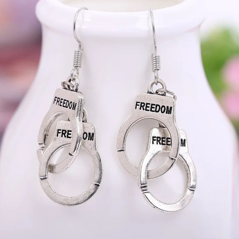 

Rufian Europe 2019 Fashion Cool Punk Handcuff Earring for Women Vintage Silver Hook Drop Earrings Popular Jewelry YEA311