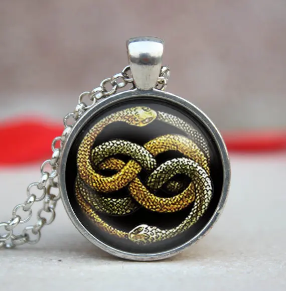 

2017 New Neverending Story Necklace Hogwarts Slytherin Crest Pendant Jewelry Handmade Link Chains Pendants Glass Dome Necklaces