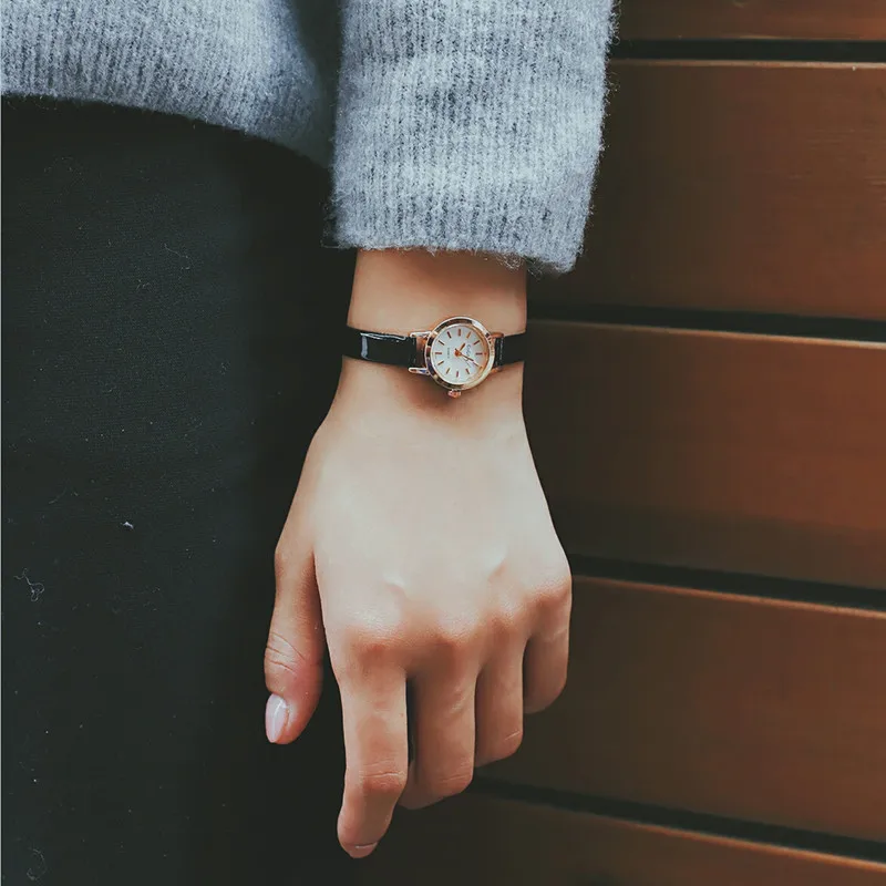 Ulzzang الطلب صغير خمر سحر جلدية نسائية ساعات عادية السيدات المعصم أسلوب بسيط كوارتز اللباس مشاهدة النساء ساعة Ulzzang الطلب صغير خمر سحر جلدية نسائية ساعات عادية السيدات المعصم أسلوب بسيط كوارتز اللباس مشاهدة النساء ساعة