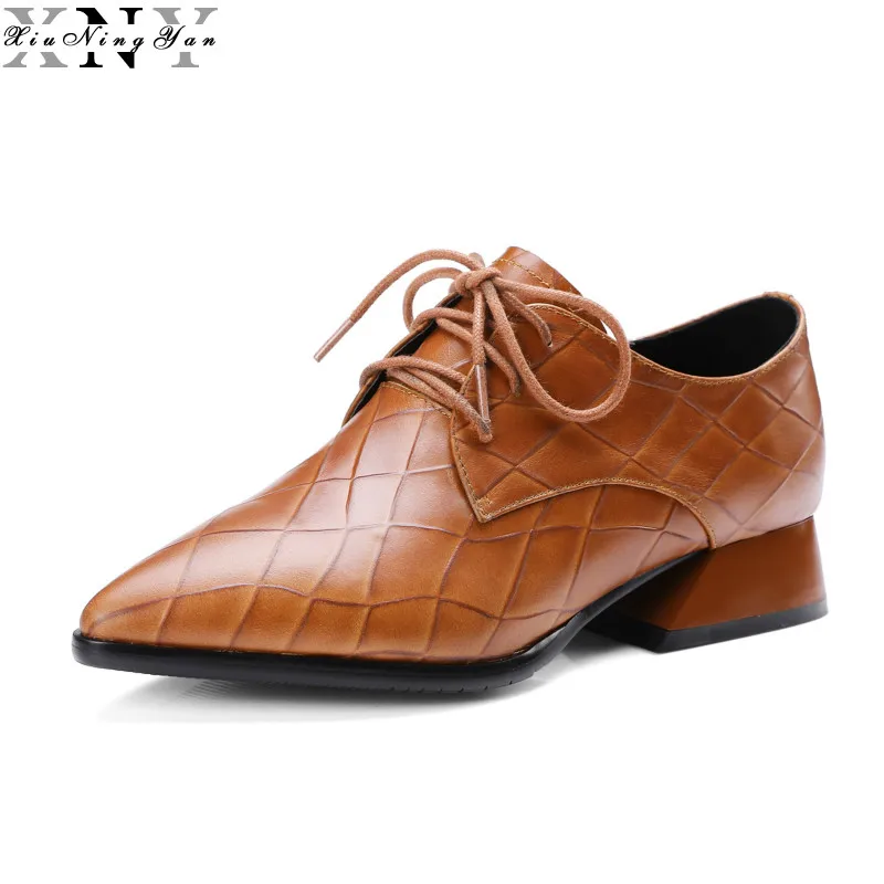 

XIUNINGYAN British Style Women Pointed Toe Flat Shoes Dress Genuine Leather Oxfords Lace Up Shoes for Woman Flats Brogue Shoes