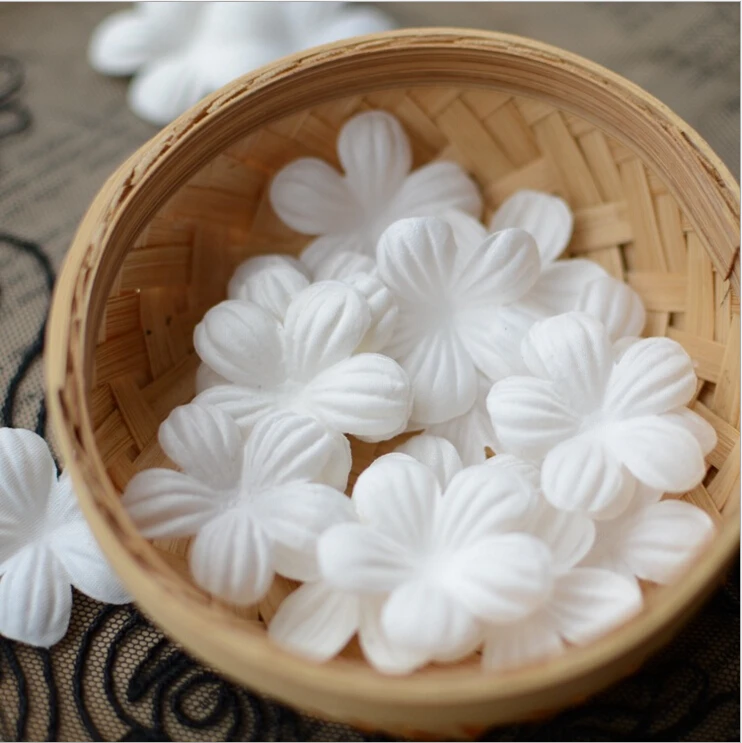 

2016 New 100pcs White Lace Flower Fabric Flowers For DIY Wedding Dress Decoration Lace Trim Applique Sew on Garments Flower