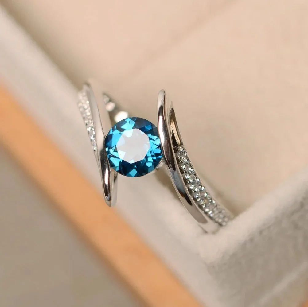 

Dainty Green/Purple /Blue Crystal Rings for Women Silver Color Wedding Rings Finger Ring Fashion Jewelry Dropship anelli donna