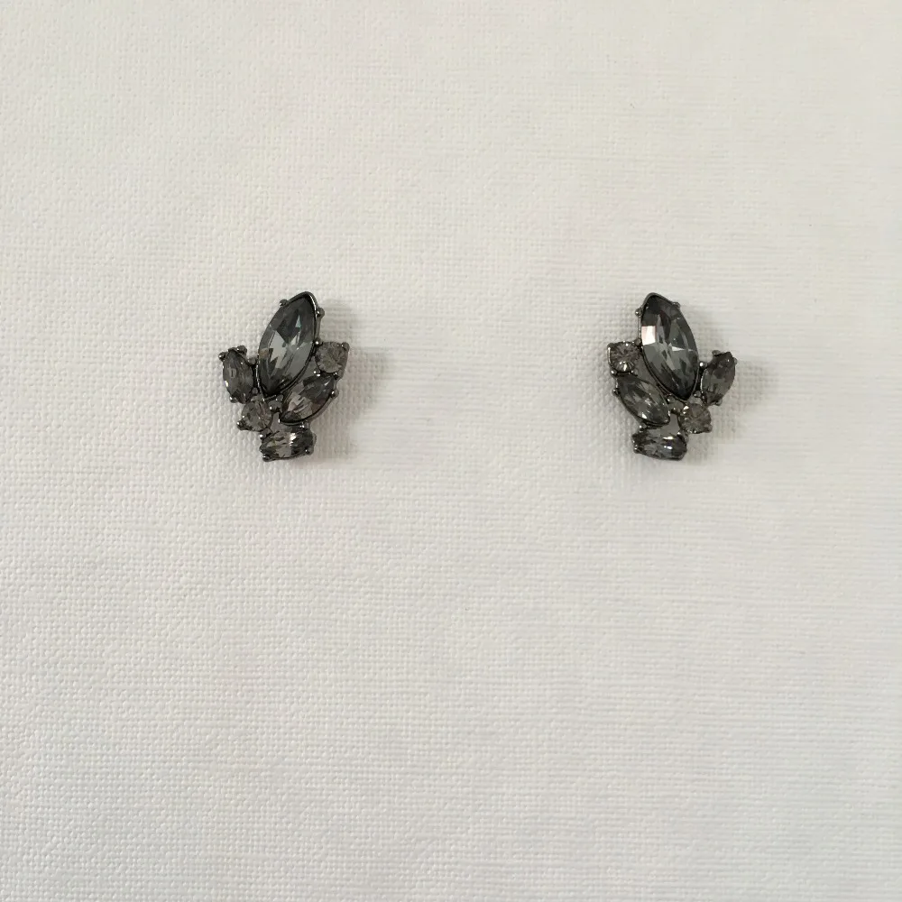 

CASUAL HEMATITE COLOR PLATING BLACK STONE STUD EARRINGS FOR WOMEN GIRL