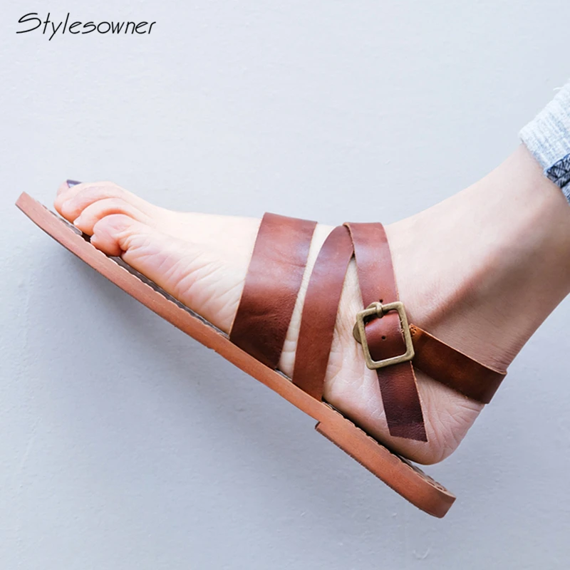 

Stylesowner Sumemr Flat Cow Leather Strap Lace Buckle Shoes Casual Handmade Clip Toe Sandals TPR Bottom Top Quality Sandals New