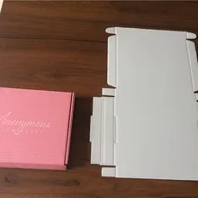 100 шт./лот гофрированный картон почтовые коробки розовые коробки с белым логотипом Размер: 18x14x2,2 см