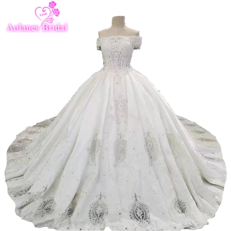 Великолепное свадебное платье цвета слоновой кости ажурное Атласное Бальное с