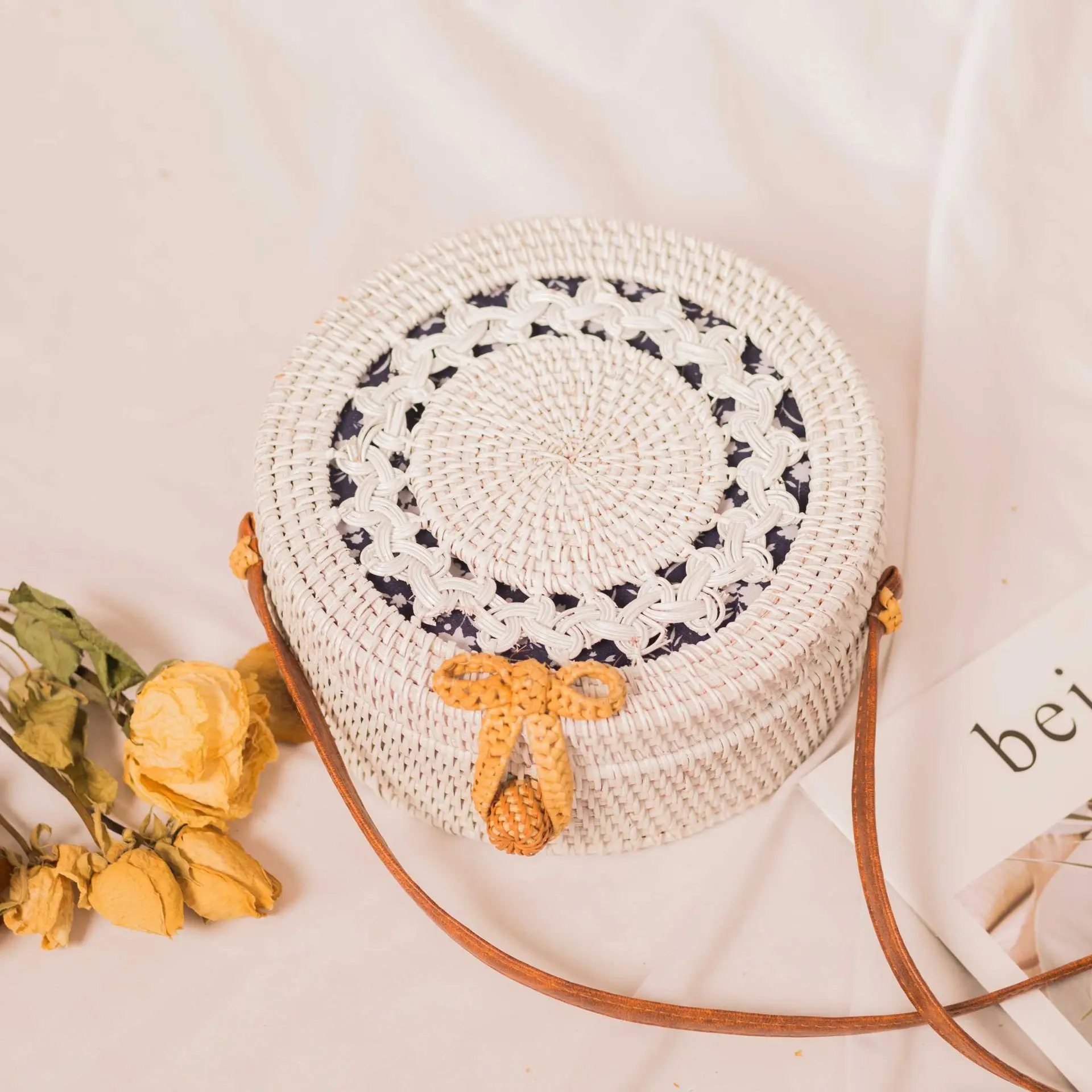 

2019 Hot New White Round Rattan Bags For Women Boho Beach Crossbody Bag Straw Handmade Woven Circle Female Handbags