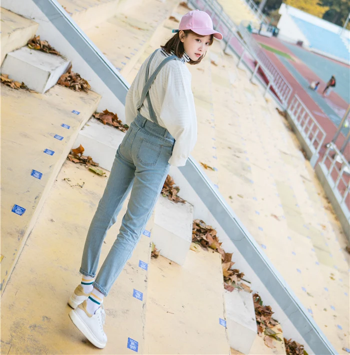 Autumn and winter Korean women's high waist row buckle show thin light color loose nine points jeans suspenders small feet suspender (6)