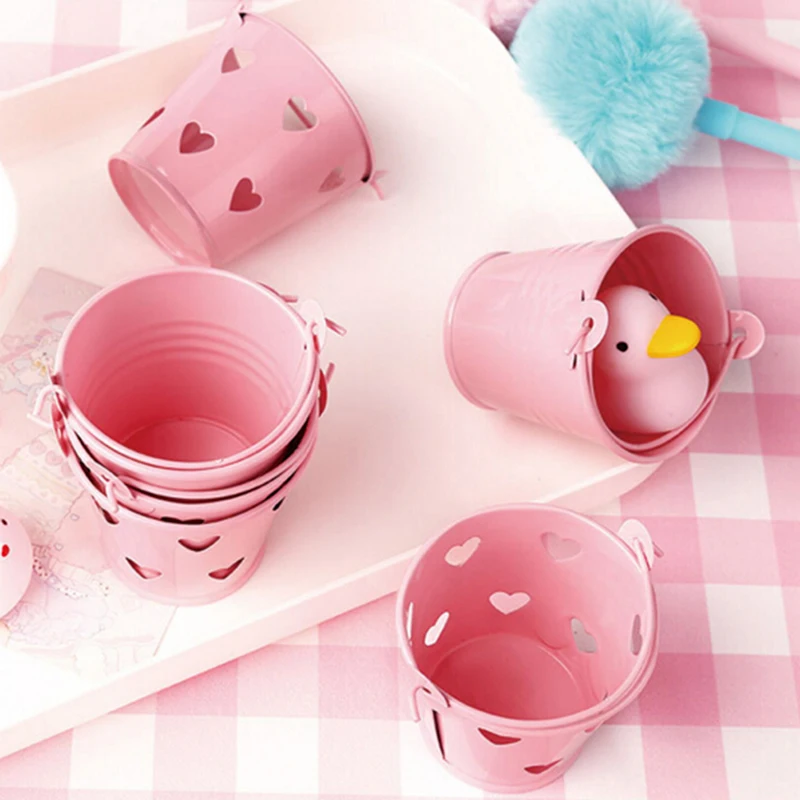 

Pink Heart Hollow Round Pen Holder Decoration Adorable Mini Desktop Storage Bucket Iron Pencil Holder Stand for Pens