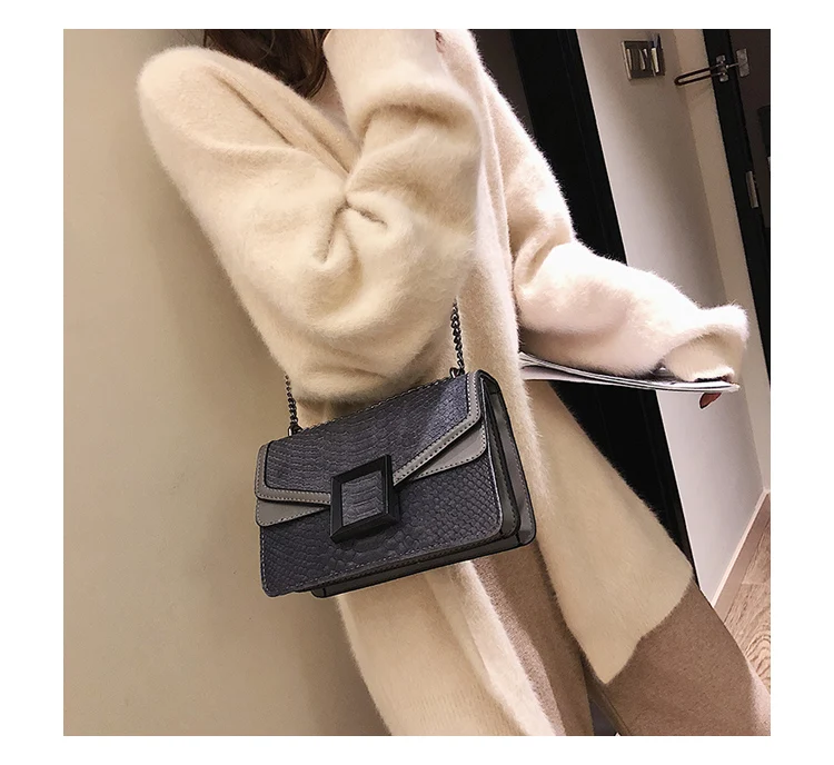 Female Luxury Chain Velvet Leather Handbag Designer 2019 Snakeskin Green Red Velour Crossbody Bag for Women Messenger Flap Purse (48)