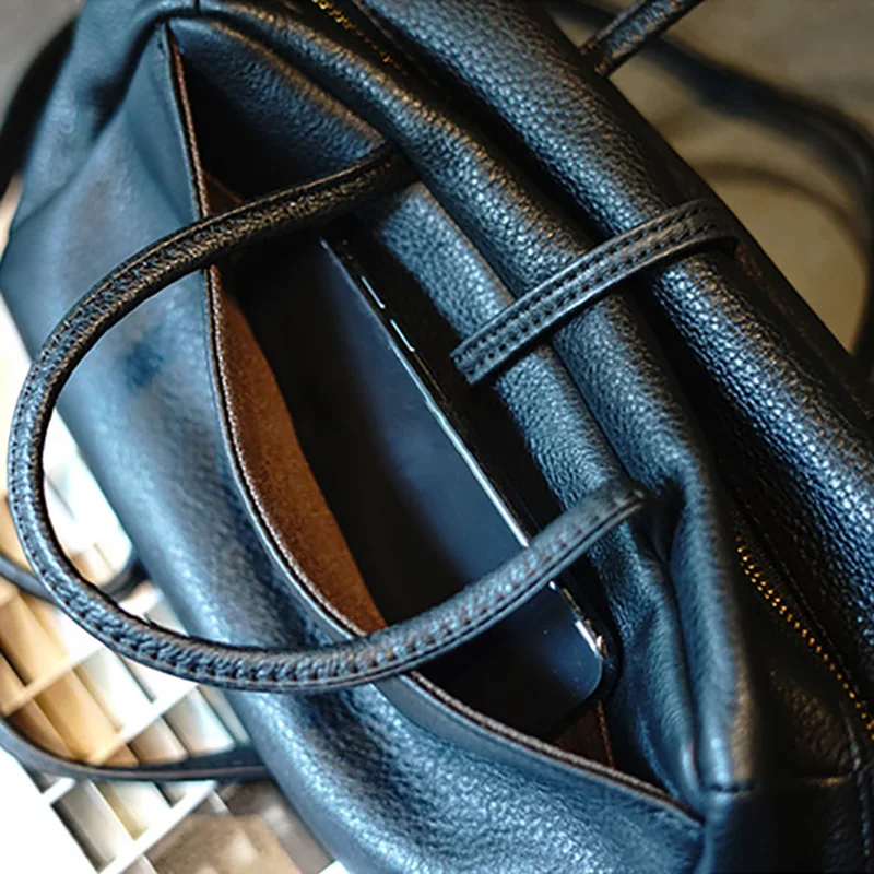 AETOO Simple and practical retro doctor bag cowhide shoulder light oblique cross bag portable commuter leather casual female bag