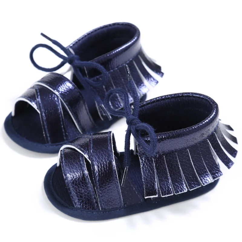 0-18 M летние девочки сандалии Искусственная кожа Мокасины мягкой подошвой сандалии Модные дышащие выдалбливают новорожденных туфли