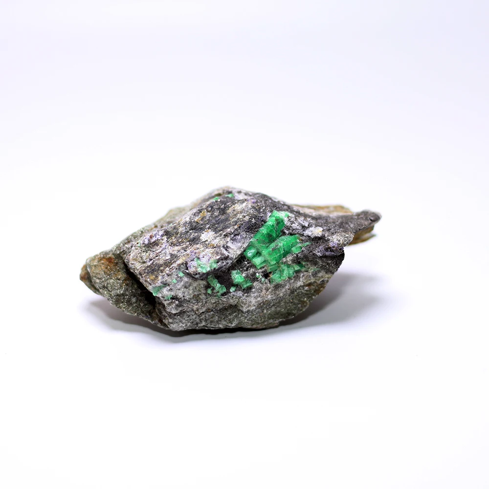 

Cheap exquisite natural emerald mineral crystal quartz Teaching specimens 124g