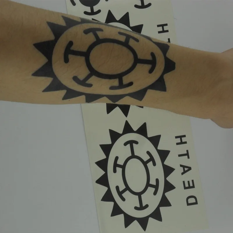 Tatuagem Temporária One Piece Trafalgar Law Mão Cosplay - Escorrega o Preço