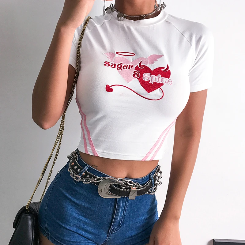 Darlingaga القطن الأبيض الصيف t قميص المحاصيل أعلى النساء إلكتروني القلب التطريز التي شيرت شريطية قصيرة الأكمام bodycon المحملة قميص فام