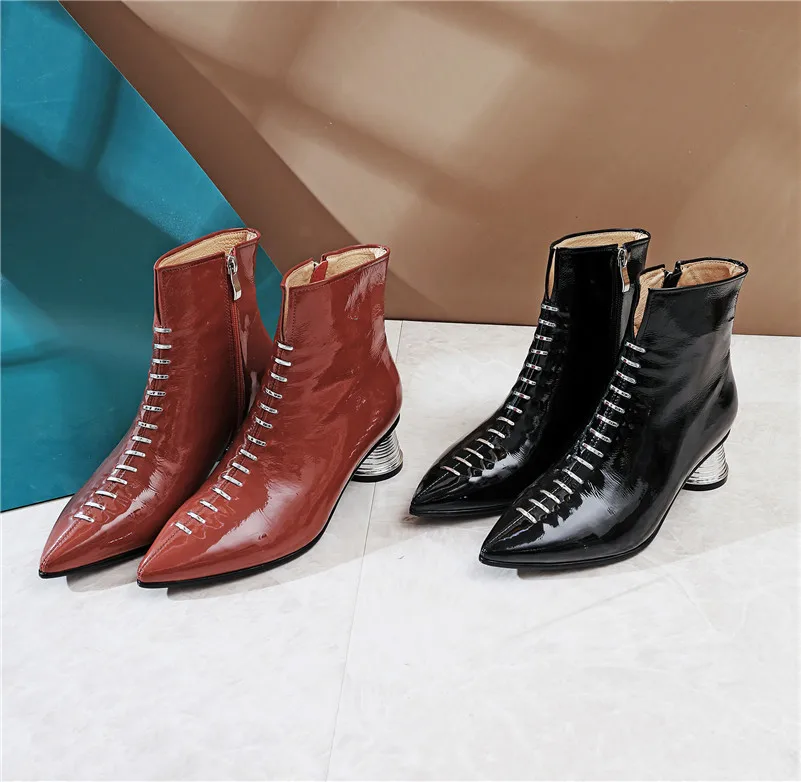 FEDONAS/Новинка; зимние женские ботильоны из лакированной кожи в стиле панк; короткие ботинки с острым носком на молнии на странном каблуке; женская обувь для ночного клуба