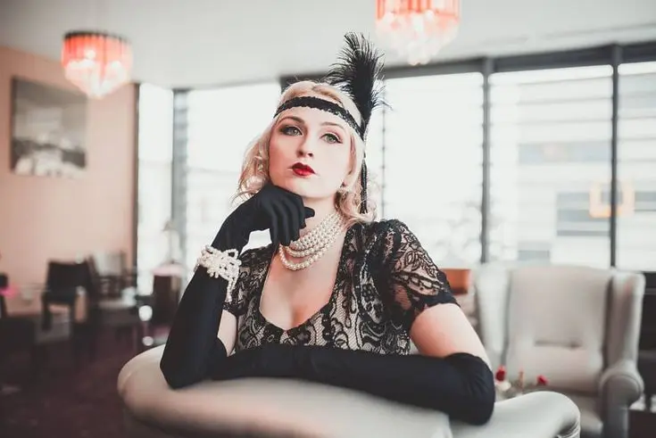 Women Great Gatsby Party Costume Accessories Set 1920s Flapper Accessories Feather Headband Gloves Cigarette Holder 3 Pack pirate costume women