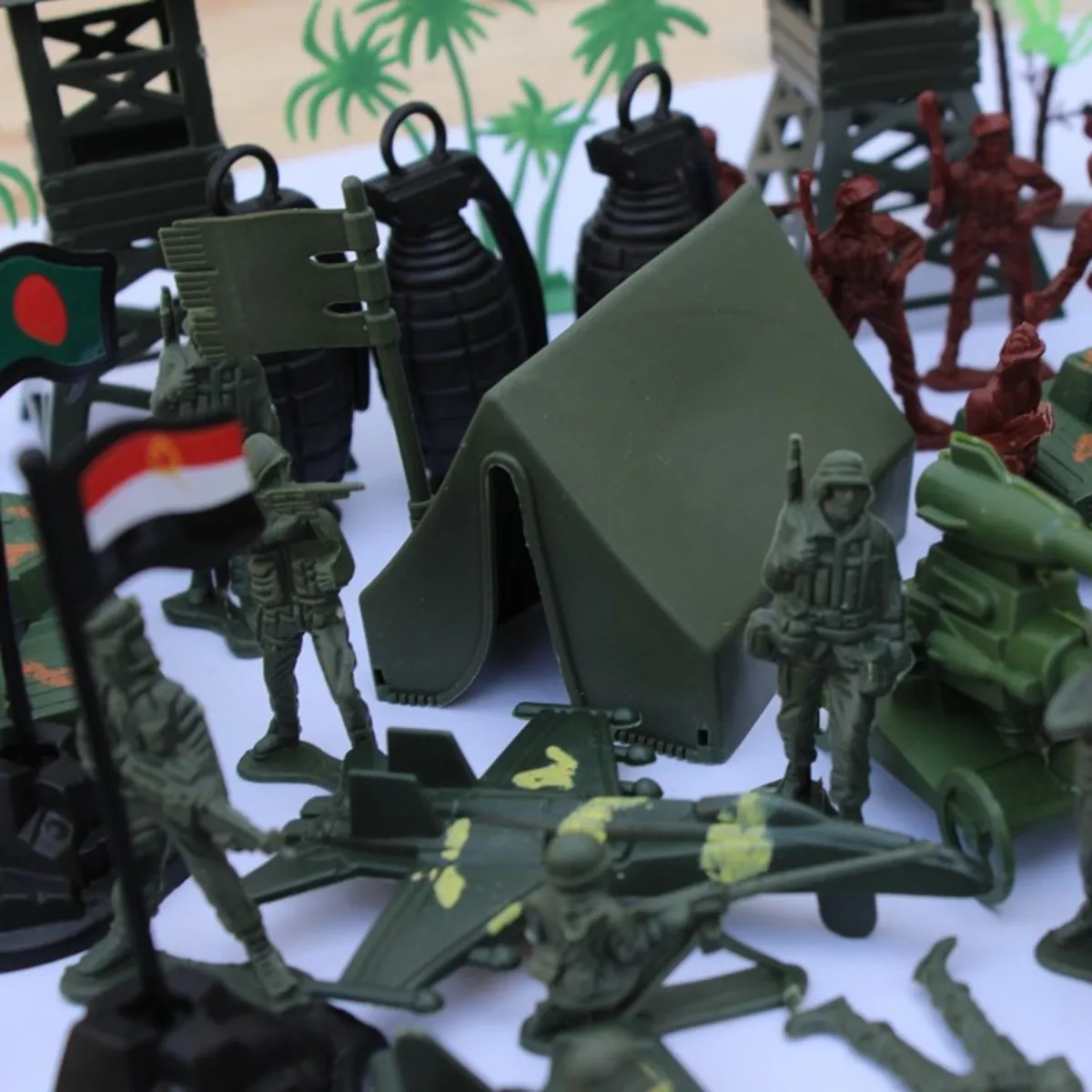 170pcs/set Military Plastic Model Toy Army Men Figures & Accessories Playset Kit Decor Gift Model T