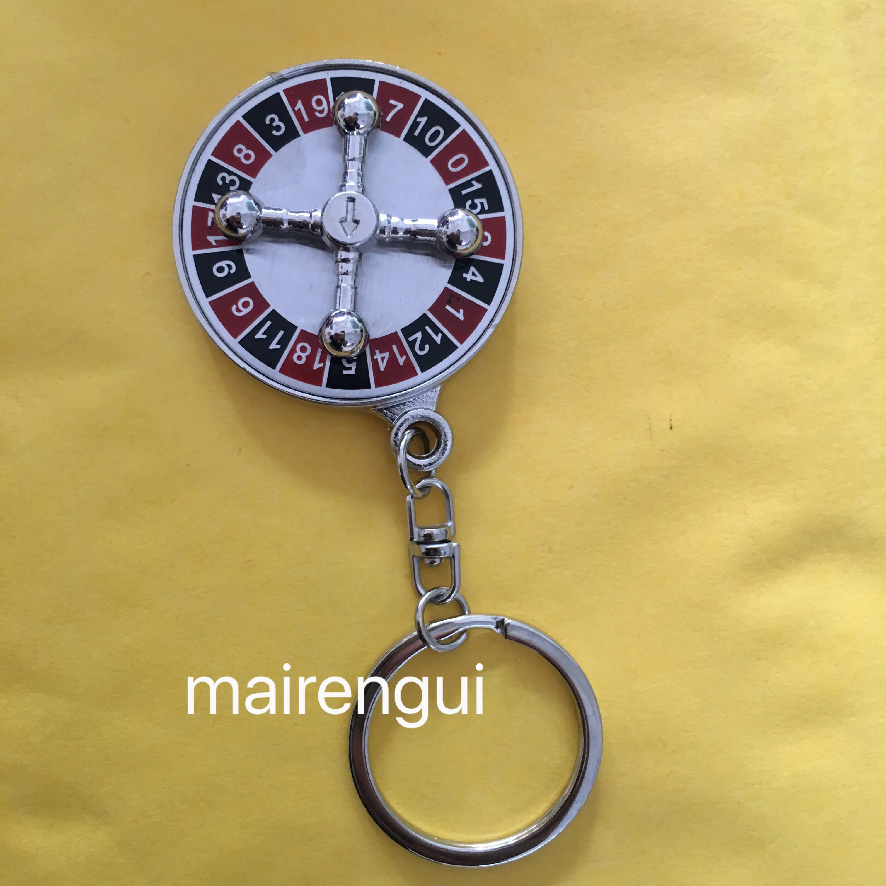 

Lucky Rotating Russian Turntable Keychain Men Pendant Car Keyring for BMW mercedes benz passat Ford key chain holder Casino Gift