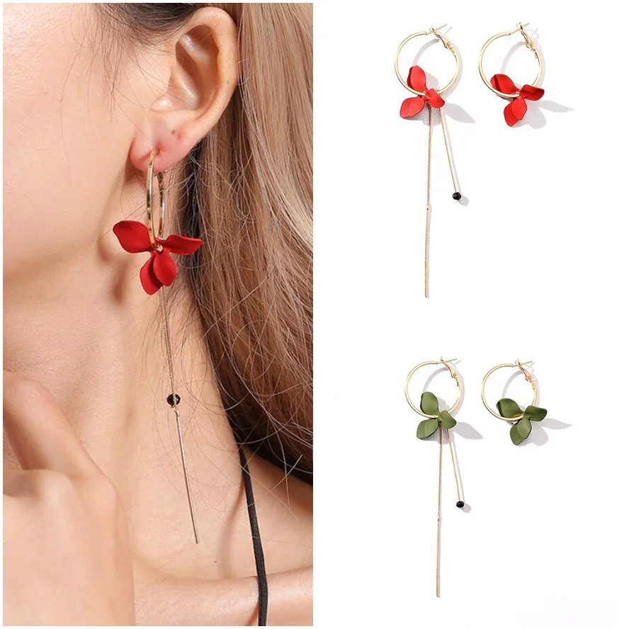

2018 Hot fashion exaggerated petals big ear ring long section asymmetrical metal tassel earrings ladies banquet essential Gift
