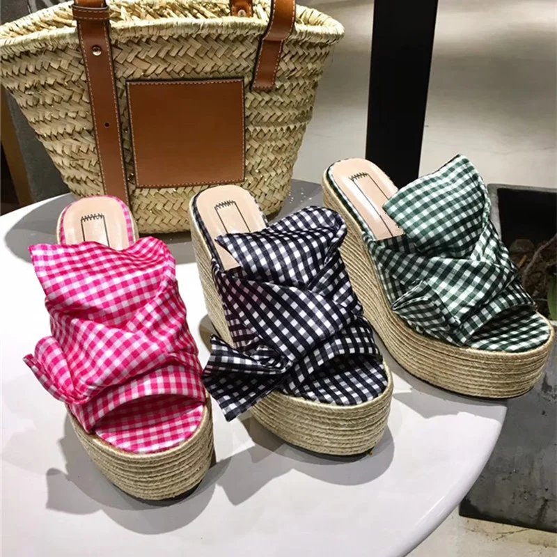 

2018 Hot New Woman Slides Peep Toe High Heel Wedges Shoes Woman Plaid Pattern Summer Fashion Outdoor Shoes Bow Tie Decor Slipper