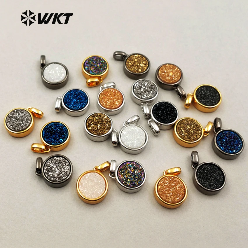 

WT-P1280 Wholesale Fashion Natural A-gate Stone Pendant Plated Titanium Round Shape A-gate Pendant For Jewelry DIY Making