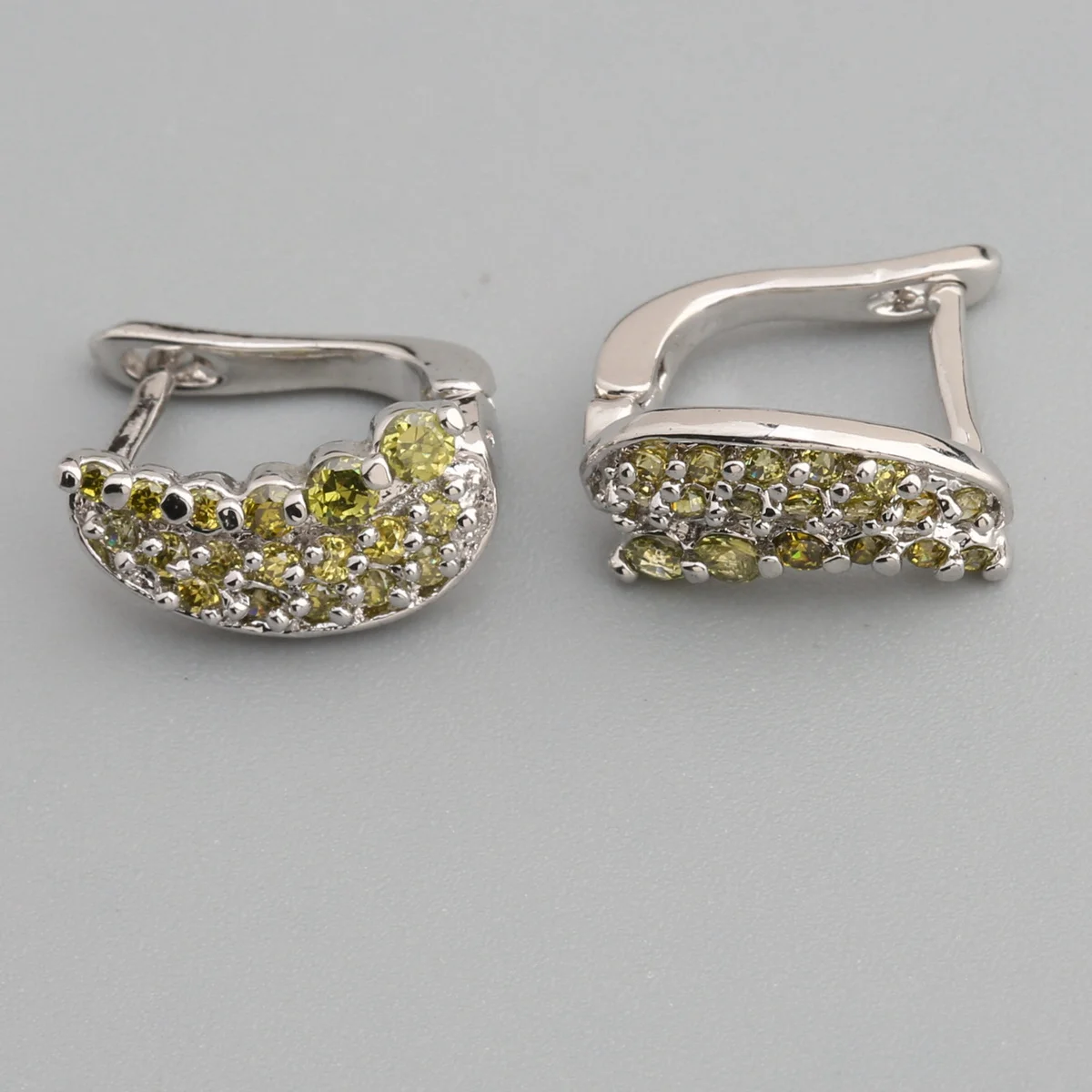 Безупречные женские серьги Olivine Peridot 2*2 мм из полудрагоценного серебра ED0712|silver