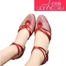 Сексуальные ремни кожаные печать золотой Туфли для латинских танцев женские взрослых с Лето дружбы кадриль сандалии мягкая подошва 7056