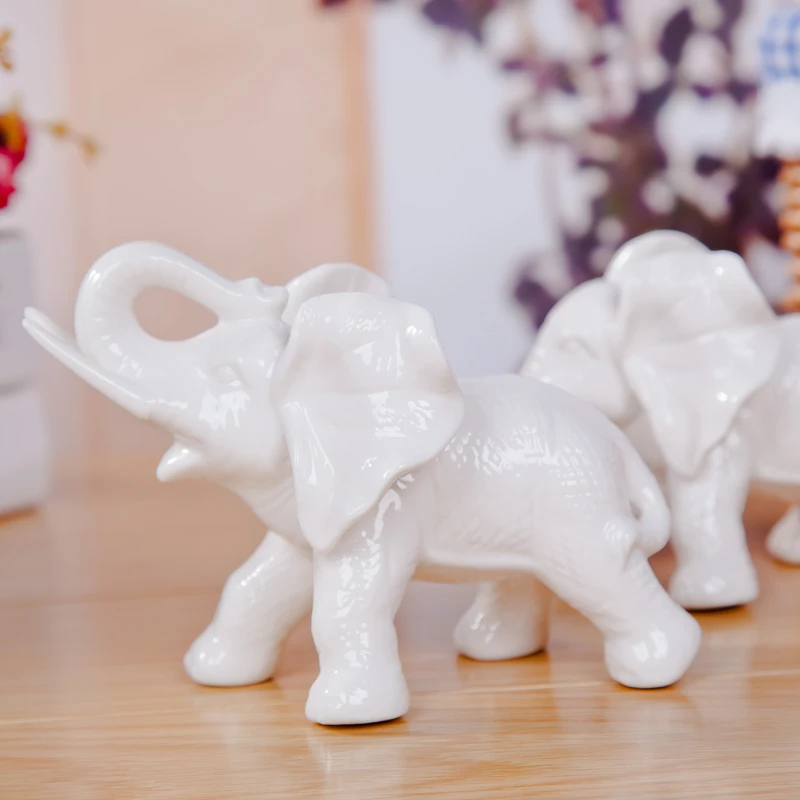 

A pair of ceramic elephant ornaments White lucky lucky feng shui elephant Creative home decorations Office furnishings