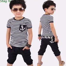 Летняя Детская Костюмы Комплект Детская одежда Темно-синий пуловер с короткими рукавами спортивный костюм с полосками лидер продаж; Новинка Повседневная Одежда для мальчиков