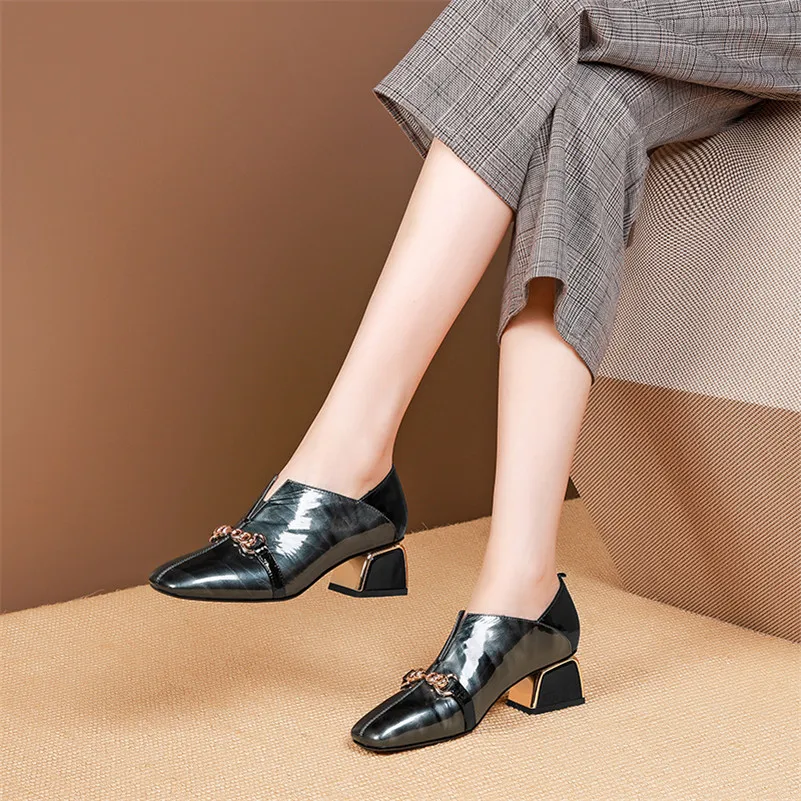 FEDONAS/женские туфли-лодочки в стиле ретро на высоком каблуке с квадратным носком; сезон весна-осень; вечерние туфли из натуральной кожи с металлическим декором