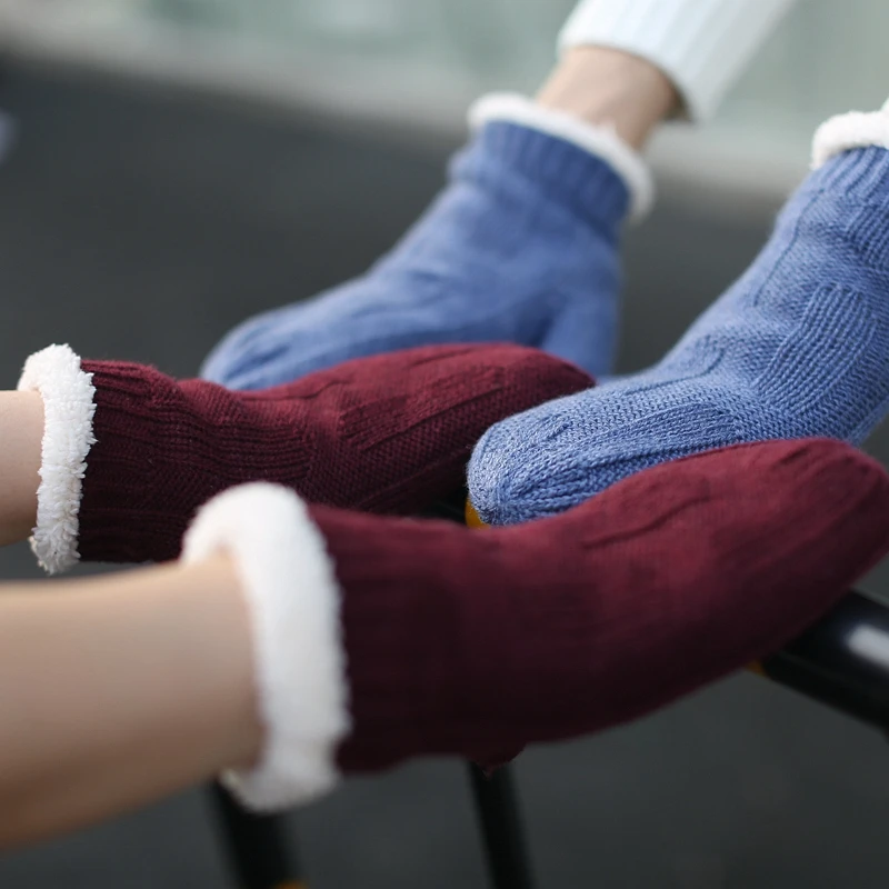 

Free shipping 4 pair simple& versatile Korean version of autumn and winter knitted wool gloves for men and women full lining