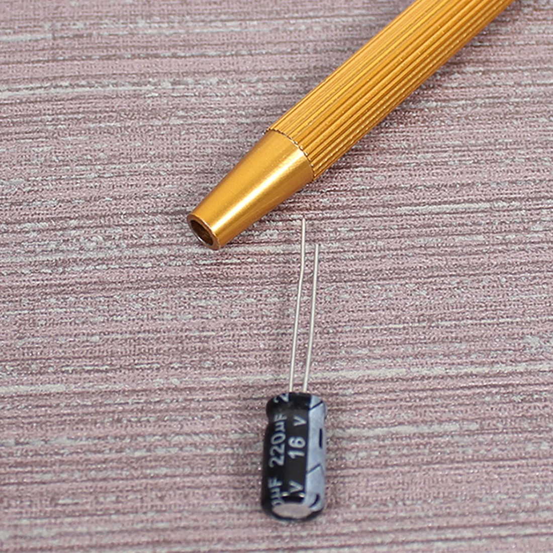 

Gripping Device Jakemy Metal Grabber Powerful Four Claw Paws Parts IC Chip Grabber Maintenance Tool Pick Up Tools