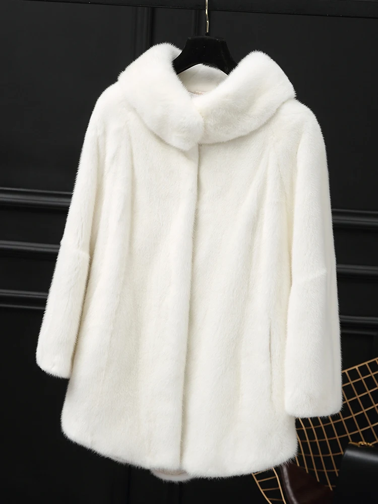 

White mink fur suede fur coat female long wave posed 2018 new mink coat MD7294