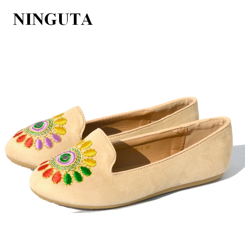 NINGUTA/Водонепроницаемые Мокасины с вышивкой; женская повседневная обувь на плоской подошве; сезон весна-осень