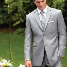 Высокое качество две кнопки светло-серого цвета в стиле смокинга жениха лацкан с тупым углом; Женихи Для мужчин мужской мундир для свадьбы костюмы для выпускного(пиджак+ брюки+ жилет+ галстук-бабочка