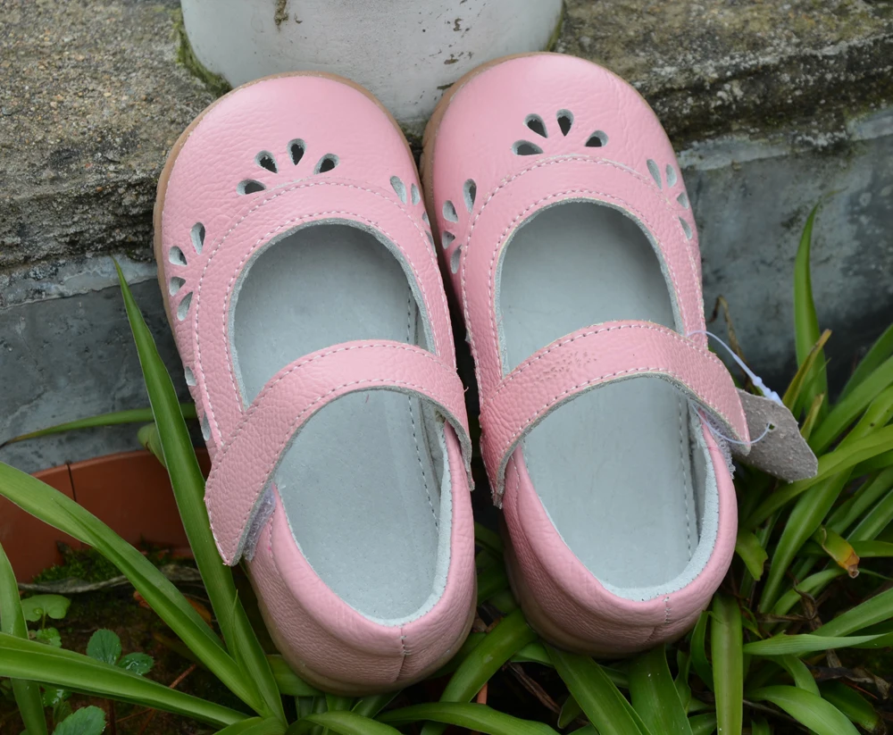 Обувь для девочек корова кожаные туфли для малышей Розовый Белый Серебряный Мэри Джейн цветок вырезы bebe дети половина сандалии элегантный