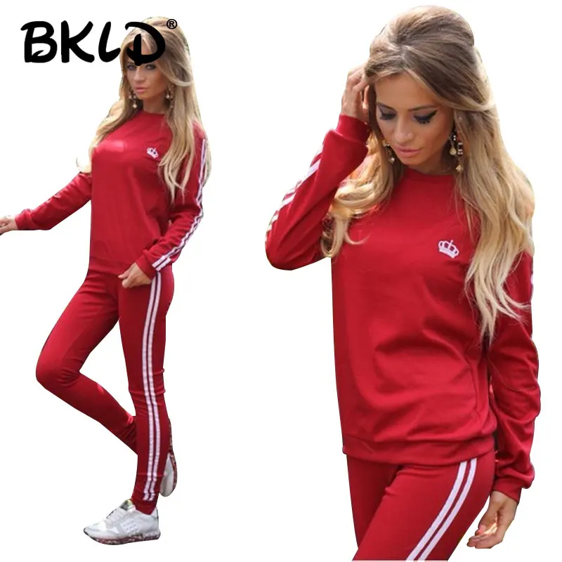 BKLD الربيع 2019 عارضة رياضية النساء 2 قطعة مجموعة بلوزات وسراويل الجانب مخطط ولي مطبوعة مثير الملابس للنساء جرزاية
