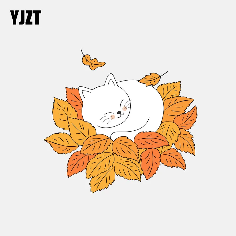 

YJZT 13.4CM*12.4CM Cat Lying In The Autumn Leaves PVC Car Sticker 11-01014