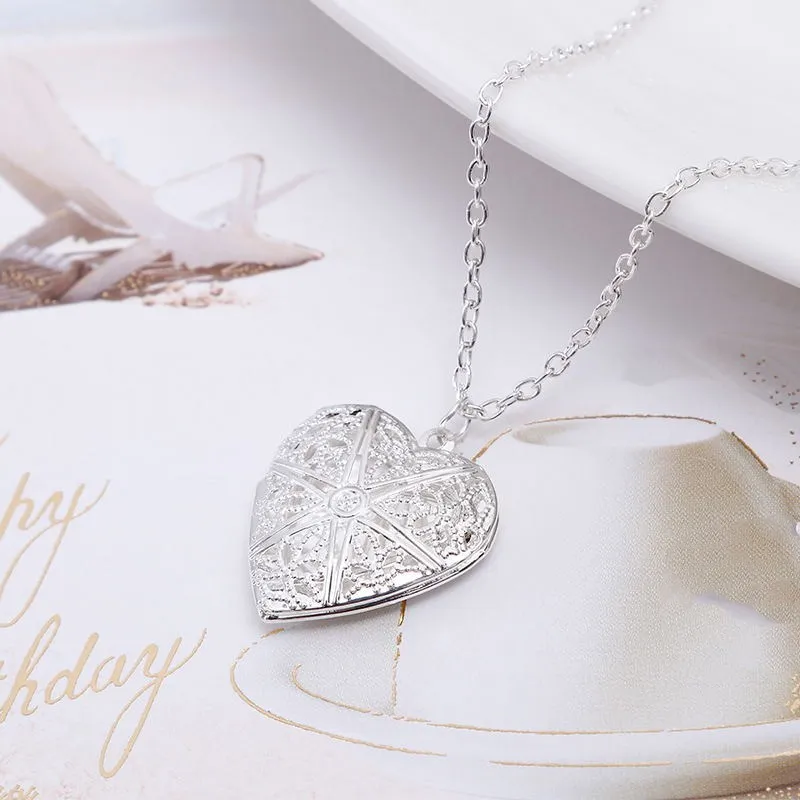 4518572465_1050137837