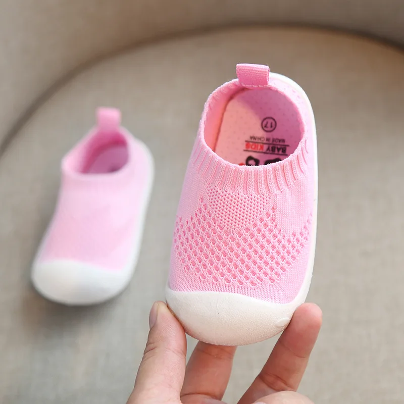 Детская обувь для маленьких девочек; повседневная трикотажная парусиновая обувь с мягкой резиновой подошвой для маленьких мальчиков; кроссовки для малышей; модная детская обувь - Цвет: Розовый