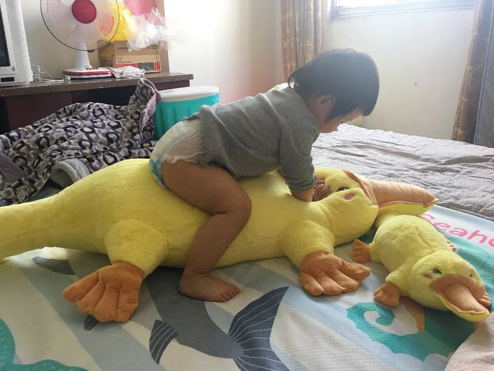 Dorimytrader Cute Cartoon Duck Plush Toy Giant Stuffed Animal Yellow Ducks Doll Pillow for Children Friend Gift Deco 100cm 120cm DY50513  (8)