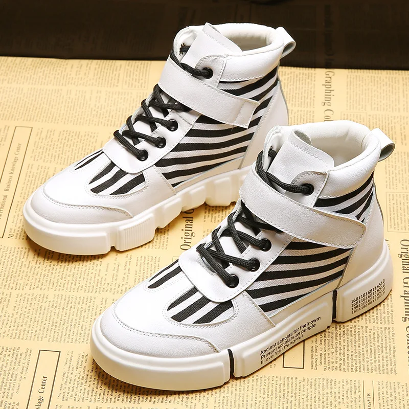 

New Women High Top Flat Shoes Winter Warm Fleeces Casual Ankle Boots with Fur Fashion Lace-up White Footwear Student Skate Shoes