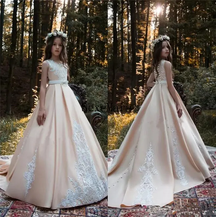 2018 New Blush Pink Flower Girl Dresses Princess A Line Kids Formal Wear Gowns Appliqued Sweep Train with Sash Girl Pageant Gown
2018 New Blush Pink Flower Girl Dresses Princess A Line Kids Formal Wear Gowns Appliqued Sweep Train with Sash Girl Pageant Gown
