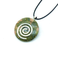 Из натуральных круглых камней пончик 40 мм со спиральным держателем проволоки ожерелье кулон с шнуром