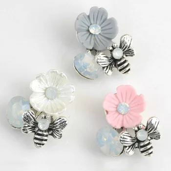 

2017New 60pcs Resin white Flower and Bee Rhinestones Button for wedding decoration and DIY hair accessories RM75