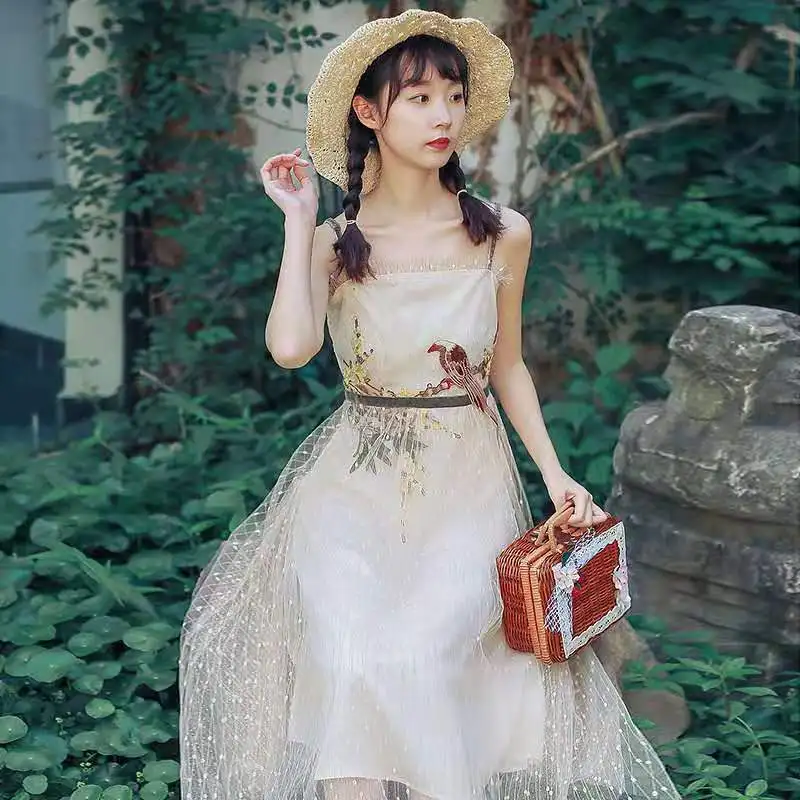 

2019 A sexy strapless dress with striped gold thread and sequined flower-bird embroidery for summer vestidos de fiesta de noche