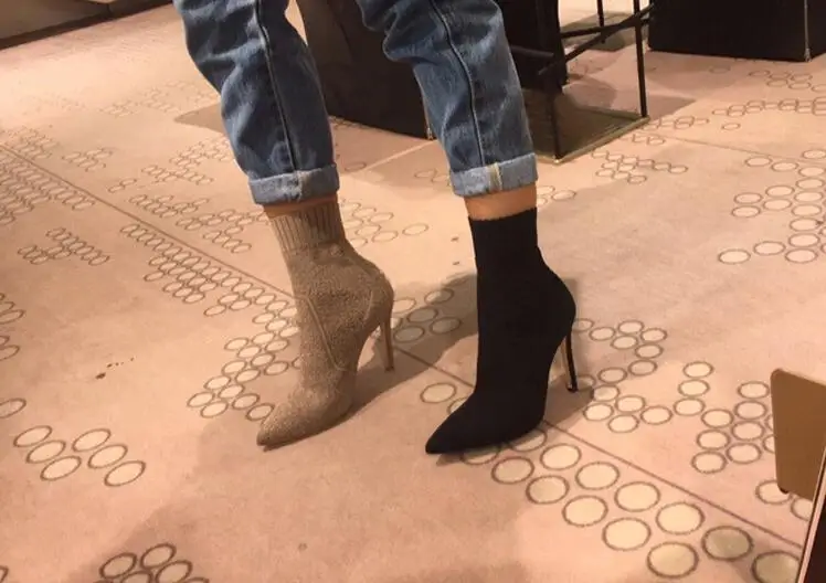 Пикантные черные сапоги носок ботильоны для женщин острый носок короткие ботинки на шпильке Slim Fit обтягивающие высокие сапоги, модные женские туфли-лодочки без застежки; женские туфли