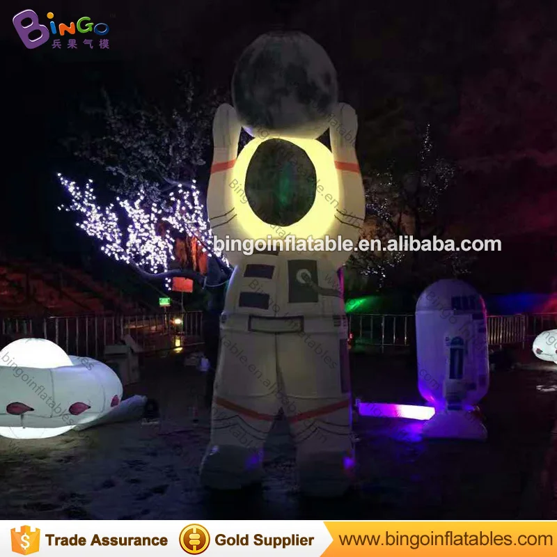 Customized LED lighting inflatable big astronaut hot sale blow up spaceman pilot for decoration